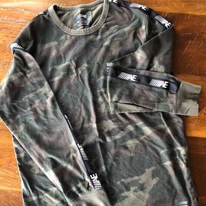 Men’s long sleeve American Eagle T-shirt